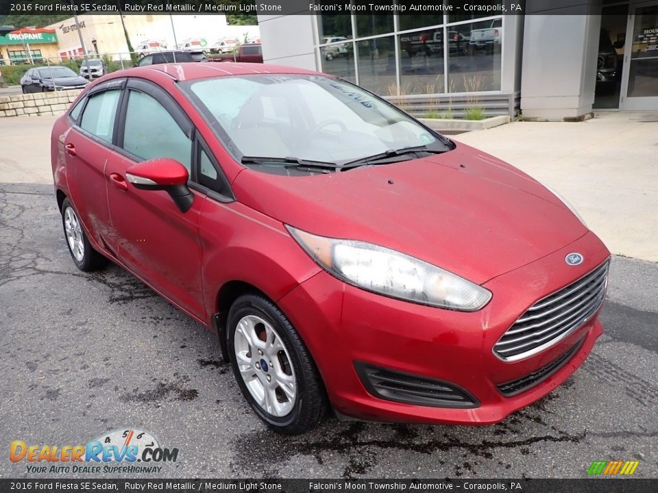 2016 Ford Fiesta SE Sedan Ruby Red Metallic / Medium Light Stone Photo #9