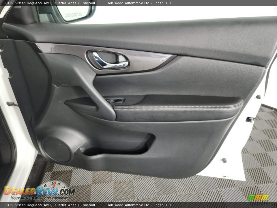 2019 Nissan Rogue SV AWD Glacier White / Charcoal Photo #28