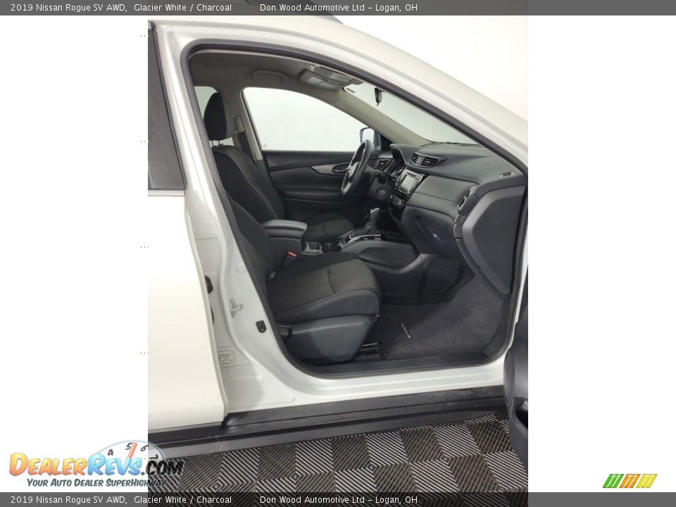 2019 Nissan Rogue SV AWD Glacier White / Charcoal Photo #29