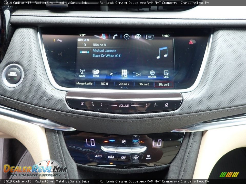 2019 Cadillac XT5 Radiant Silver Metallic / Sahara Beige Photo #17