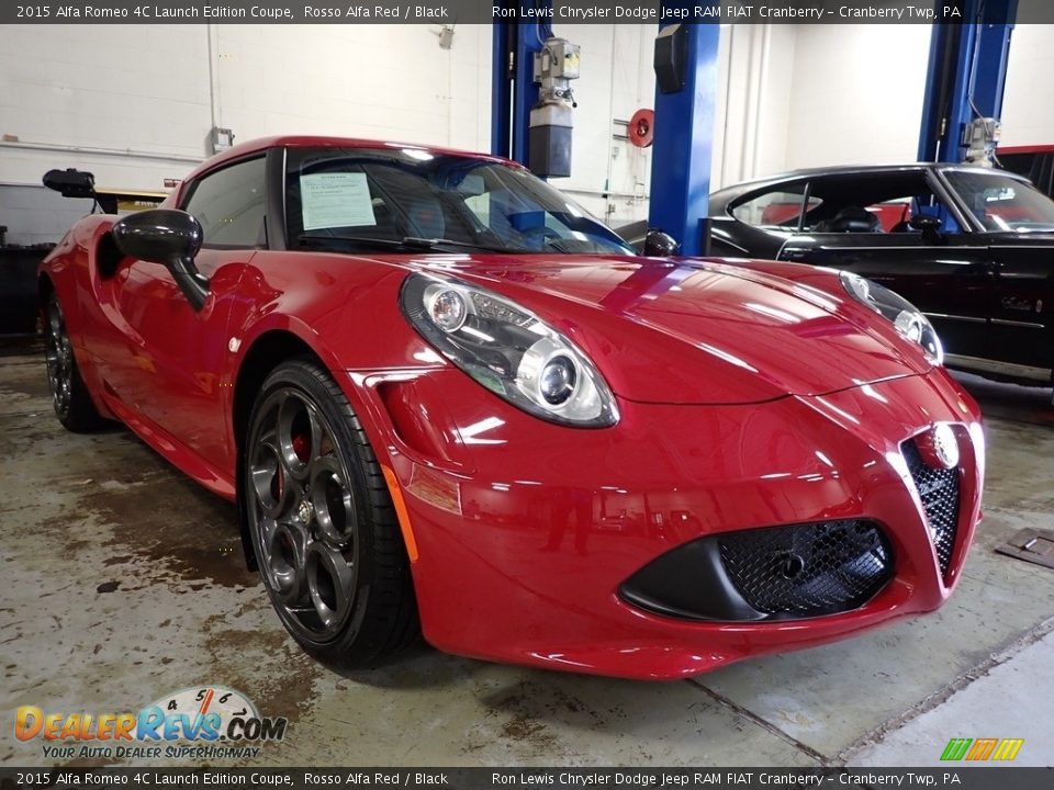 Front 3/4 View of 2015 Alfa Romeo 4C Launch Edition Coupe Photo #15