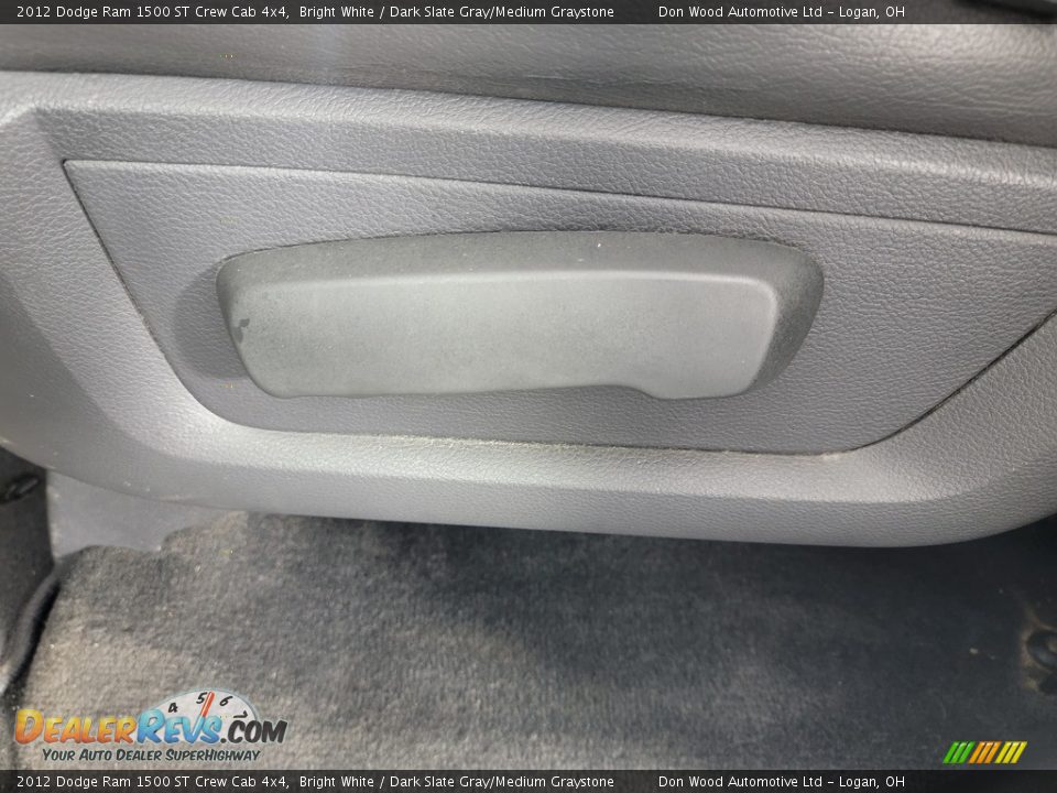 2012 Dodge Ram 1500 ST Crew Cab 4x4 Bright White / Dark Slate Gray/Medium Graystone Photo #16