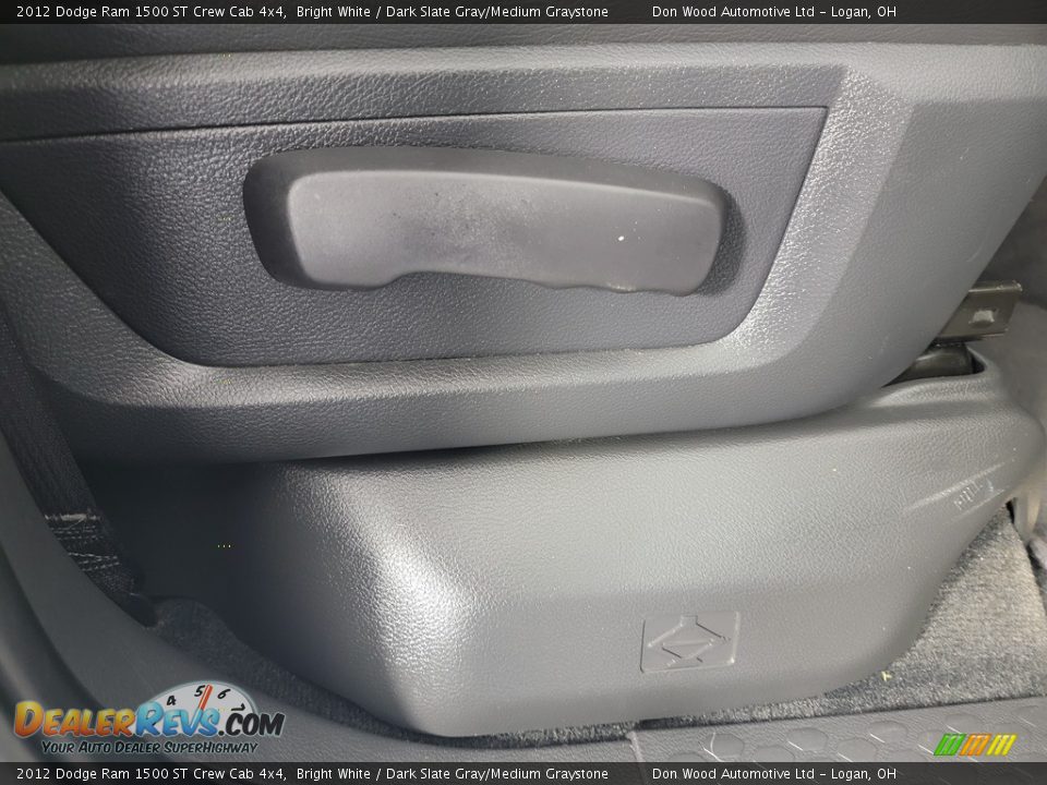 2012 Dodge Ram 1500 ST Crew Cab 4x4 Bright White / Dark Slate Gray/Medium Graystone Photo #28