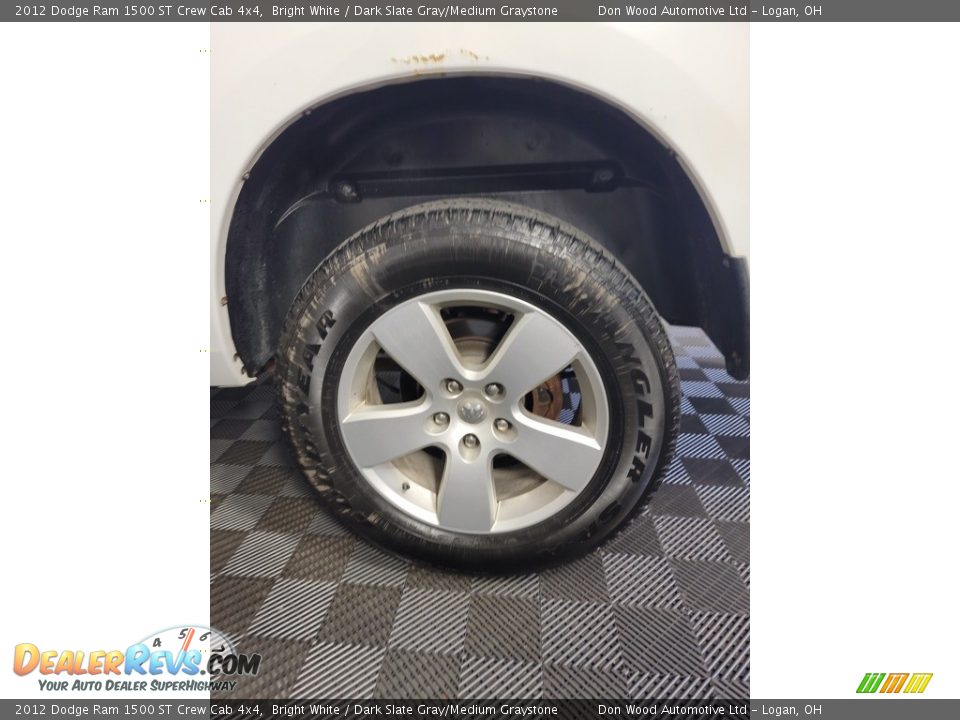 2012 Dodge Ram 1500 ST Crew Cab 4x4 Bright White / Dark Slate Gray/Medium Graystone Photo #32