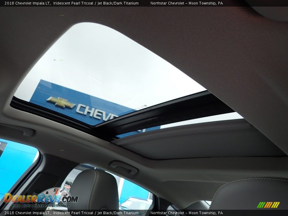 2018 Chevrolet Impala LT Iridescent Pearl Tricoat / Jet Black/Dark Titanium Photo #26