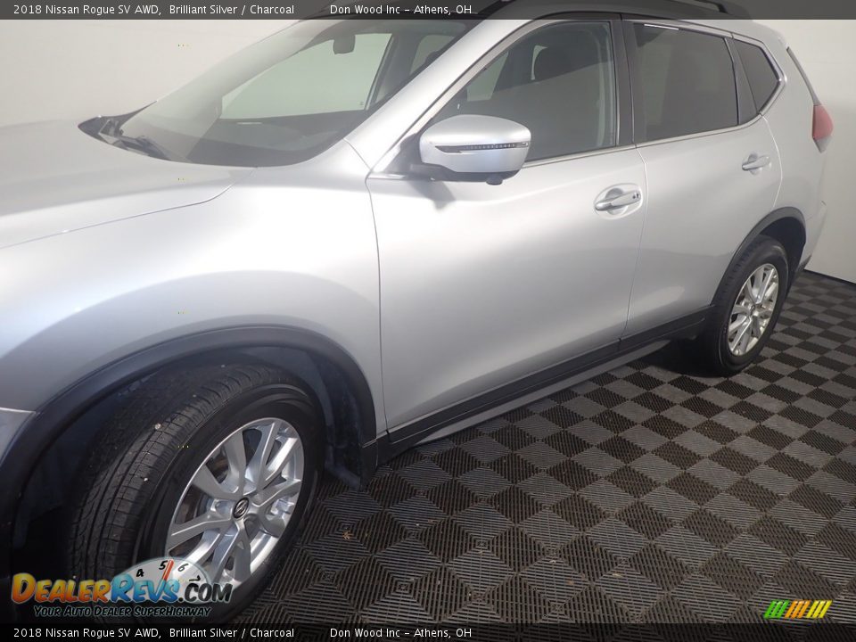 2018 Nissan Rogue SV AWD Brilliant Silver / Charcoal Photo #12