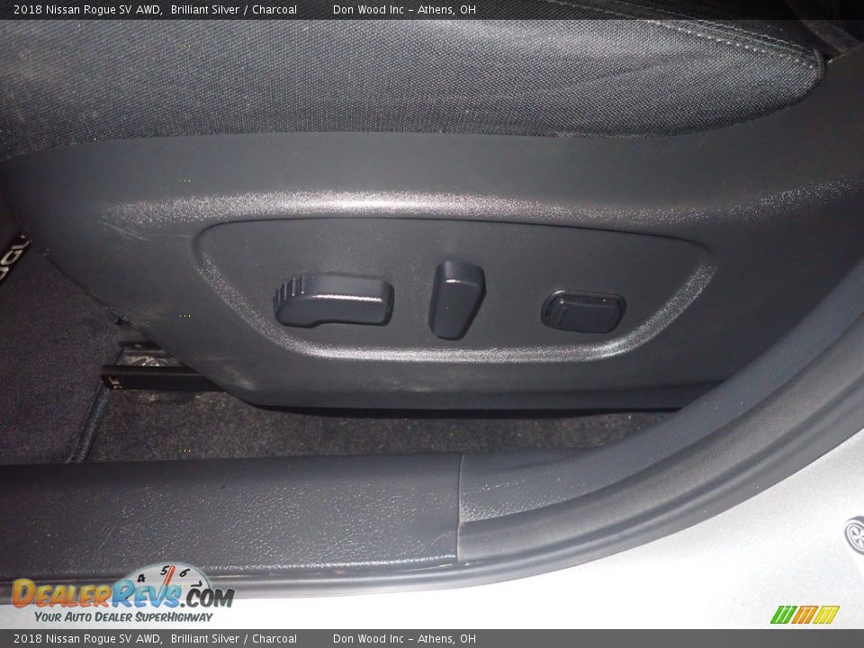 2018 Nissan Rogue SV AWD Brilliant Silver / Charcoal Photo #26