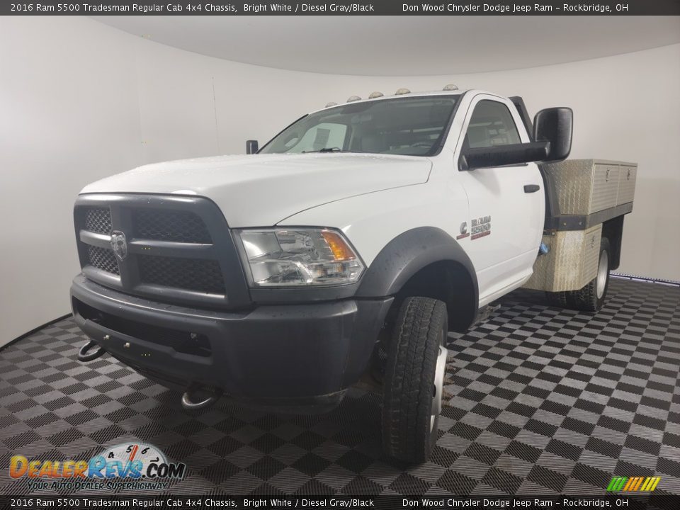 2016 Ram 5500 Tradesman Regular Cab 4x4 Chassis Bright White / Diesel Gray/Black Photo #4