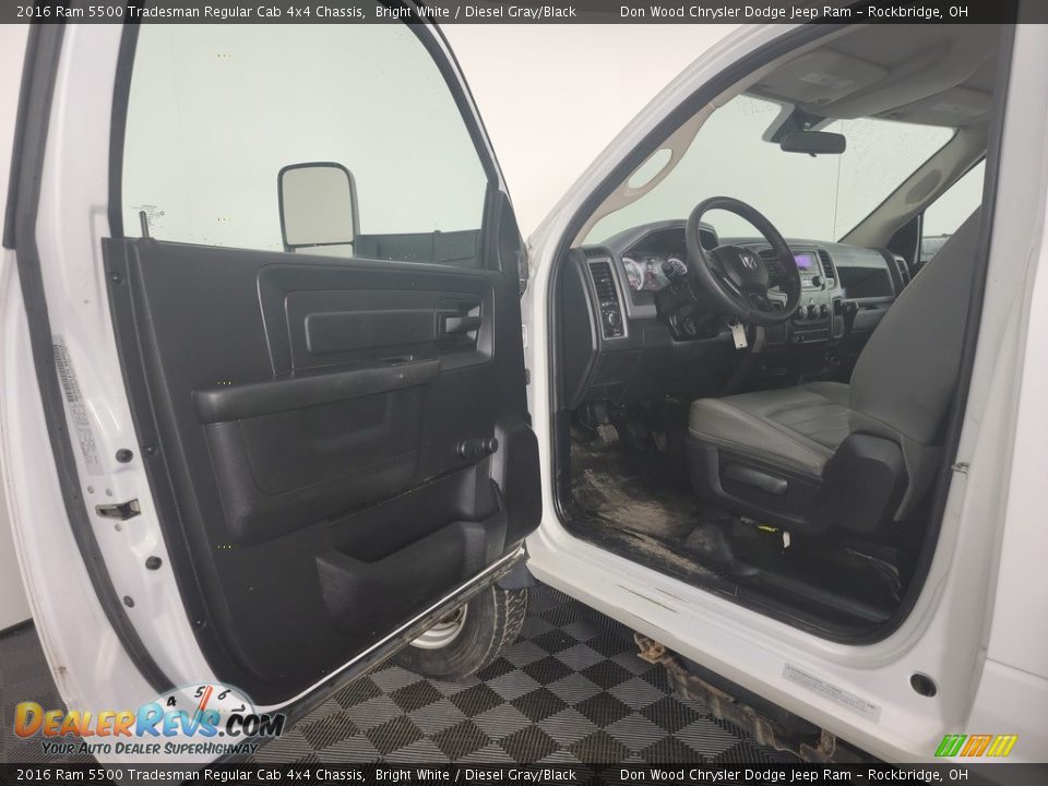 Front Seat of 2016 Ram 5500 Tradesman Regular Cab 4x4 Chassis Photo #15