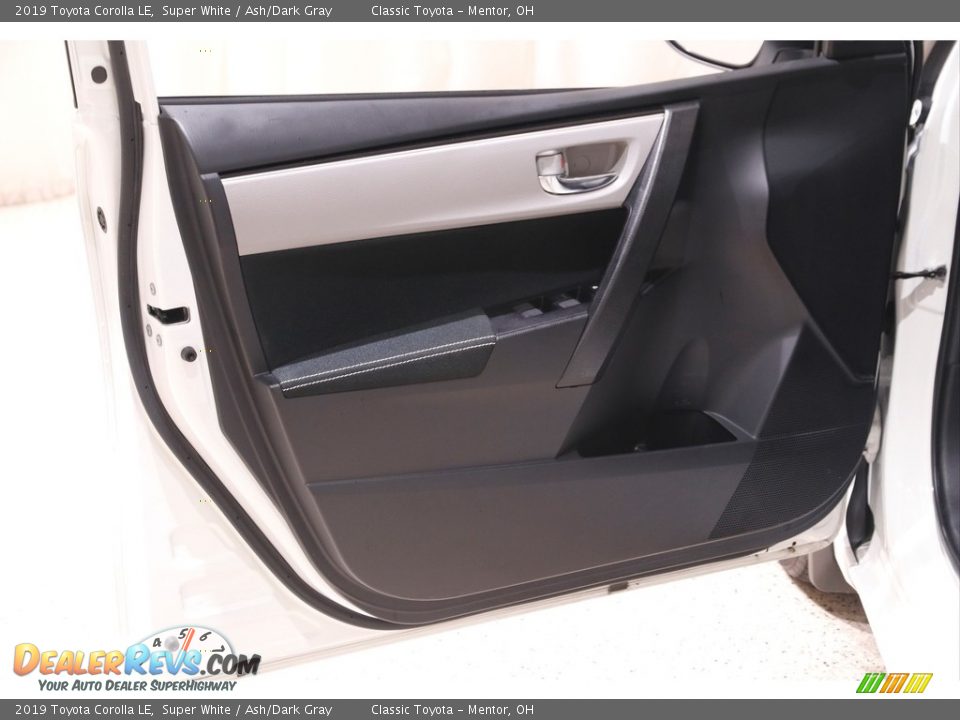 2019 Toyota Corolla LE Super White / Ash/Dark Gray Photo #4