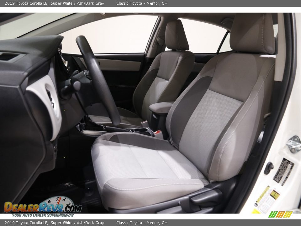 2019 Toyota Corolla LE Super White / Ash/Dark Gray Photo #5