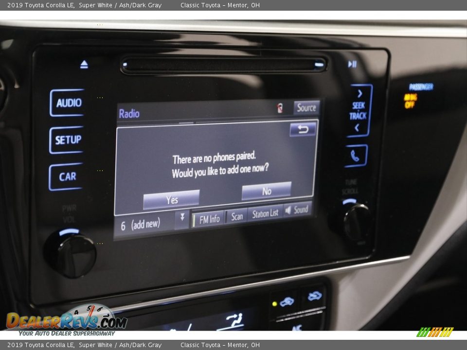 2019 Toyota Corolla LE Super White / Ash/Dark Gray Photo #11
