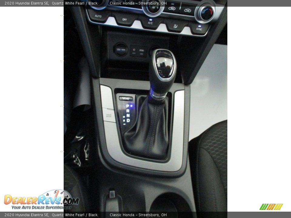 2020 Hyundai Elantra SE Shifter Photo #32