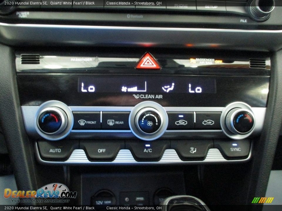 Controls of 2020 Hyundai Elantra SE Photo #33