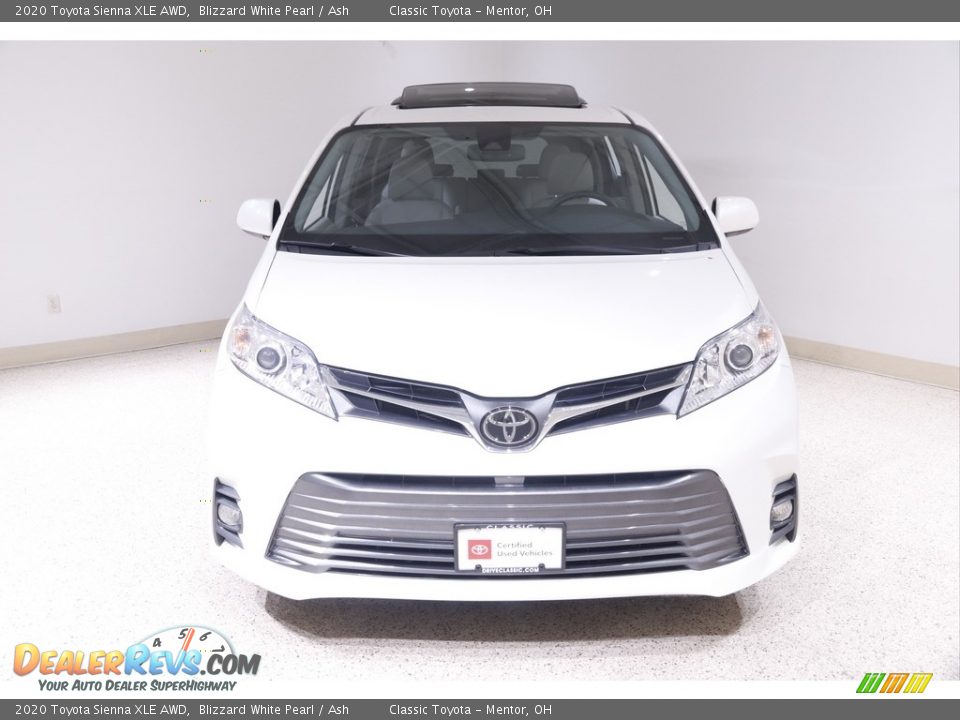 2020 Toyota Sienna XLE AWD Blizzard White Pearl / Ash Photo #2