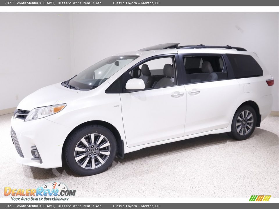 2020 Toyota Sienna XLE AWD Blizzard White Pearl / Ash Photo #3