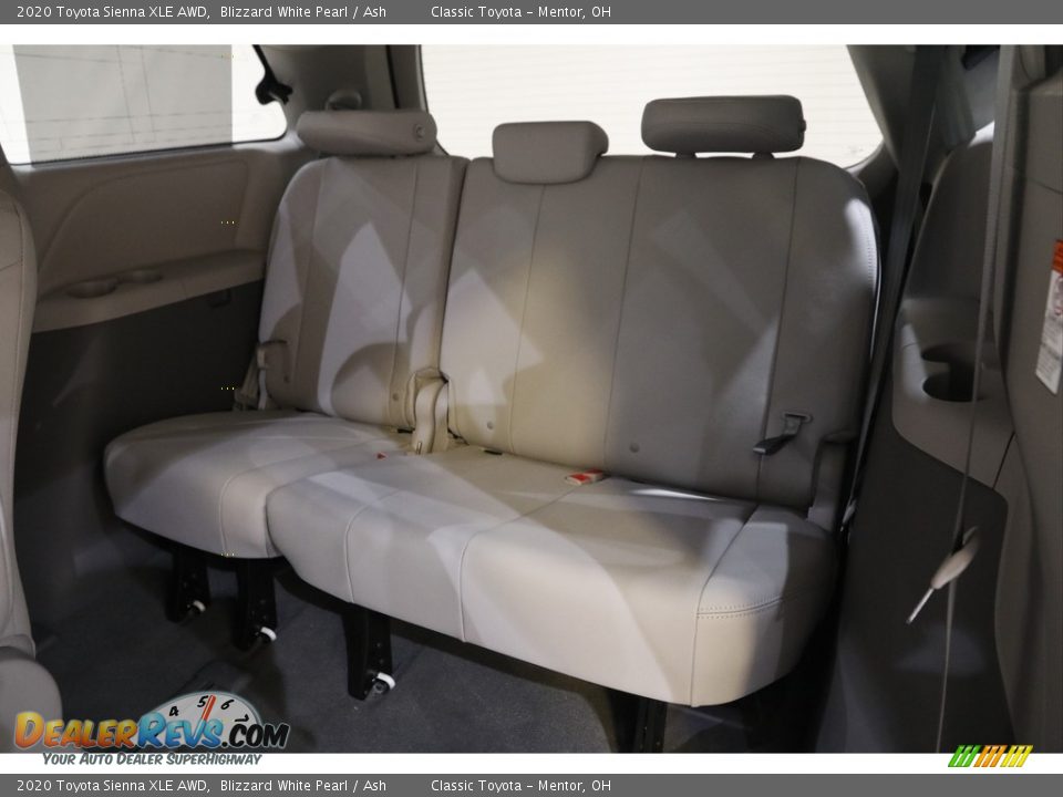 2020 Toyota Sienna XLE AWD Blizzard White Pearl / Ash Photo #19