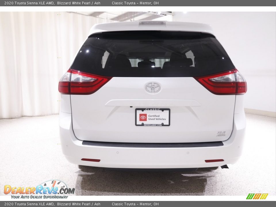 2020 Toyota Sienna XLE AWD Blizzard White Pearl / Ash Photo #20