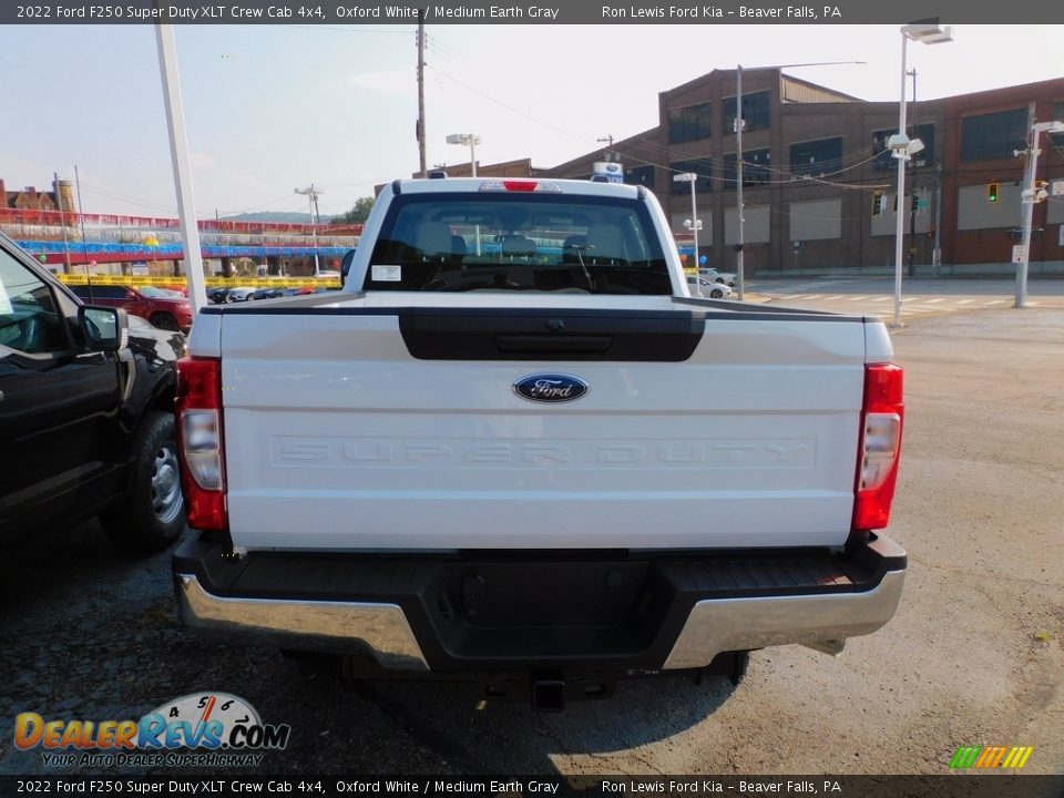 2022 Ford F250 Super Duty XLT Crew Cab 4x4 Oxford White / Medium Earth Gray Photo #4