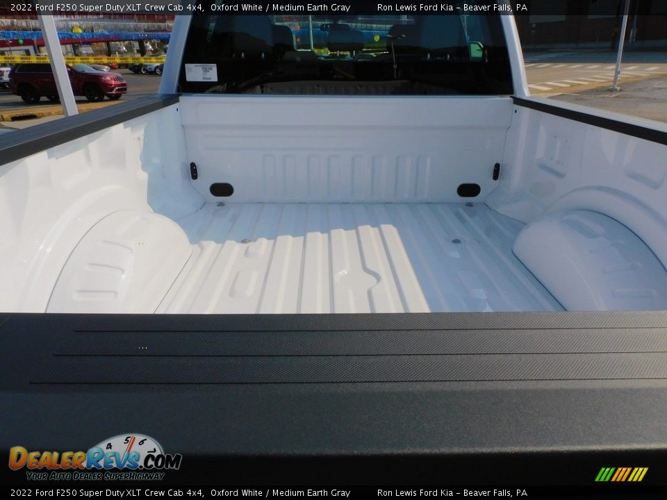 2022 Ford F250 Super Duty XLT Crew Cab 4x4 Oxford White / Medium Earth Gray Photo #5