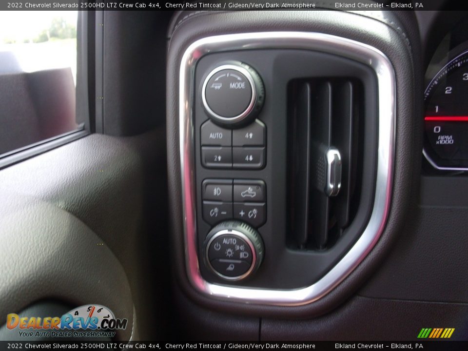 Controls of 2022 Chevrolet Silverado 2500HD LTZ Crew Cab 4x4 Photo #31