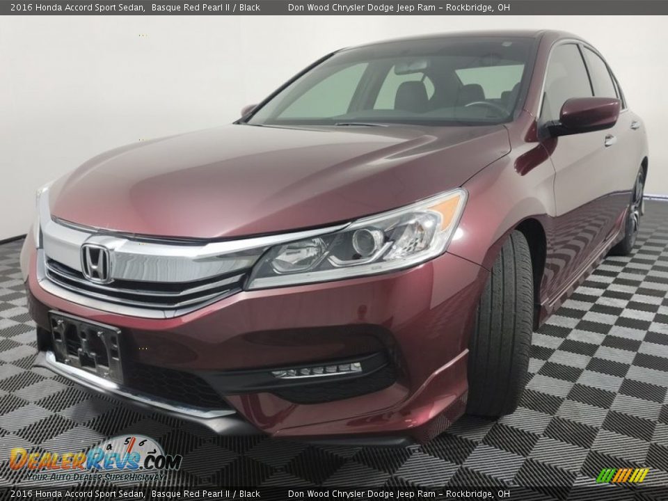Front 3/4 View of 2016 Honda Accord Sport Sedan Photo #5