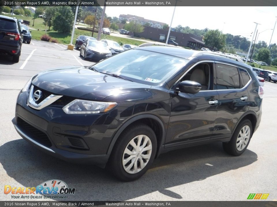2016 Nissan Rogue S AWD Magnetic Black / Almond Photo #4