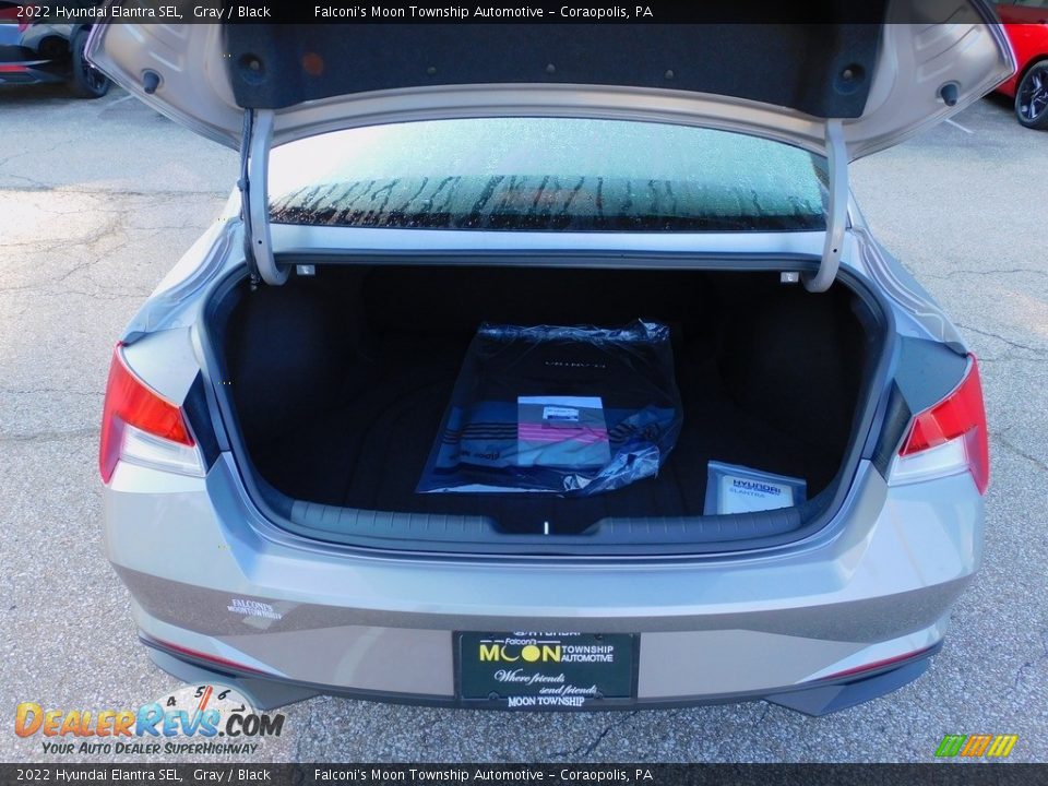 2022 Hyundai Elantra SEL Gray / Black Photo #4