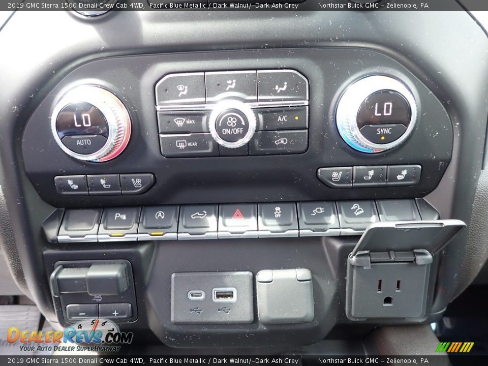 Controls of 2019 GMC Sierra 1500 Denali Crew Cab 4WD Photo #27