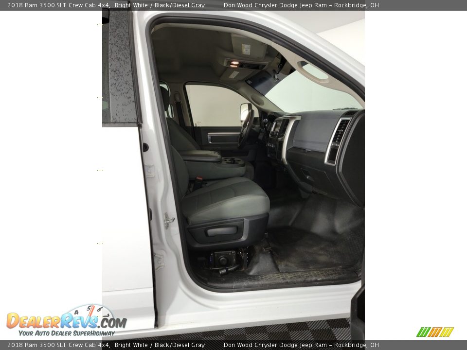 2018 Ram 3500 SLT Crew Cab 4x4 Bright White / Black/Diesel Gray Photo #29