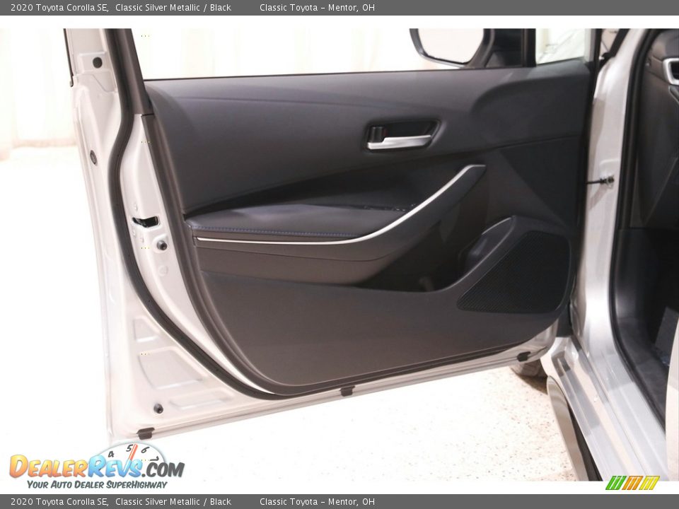 2020 Toyota Corolla SE Classic Silver Metallic / Black Photo #4