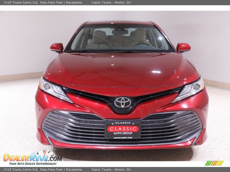 2018 Toyota Camry XLE Ruby Flare Pearl / Macadamia Photo #2
