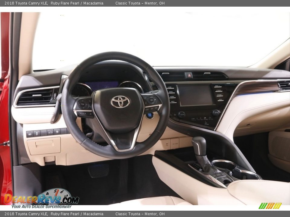 2018 Toyota Camry XLE Ruby Flare Pearl / Macadamia Photo #6