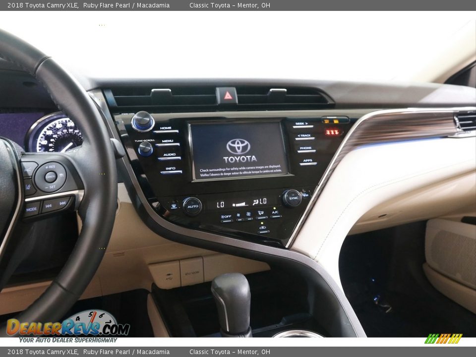 2018 Toyota Camry XLE Ruby Flare Pearl / Macadamia Photo #9