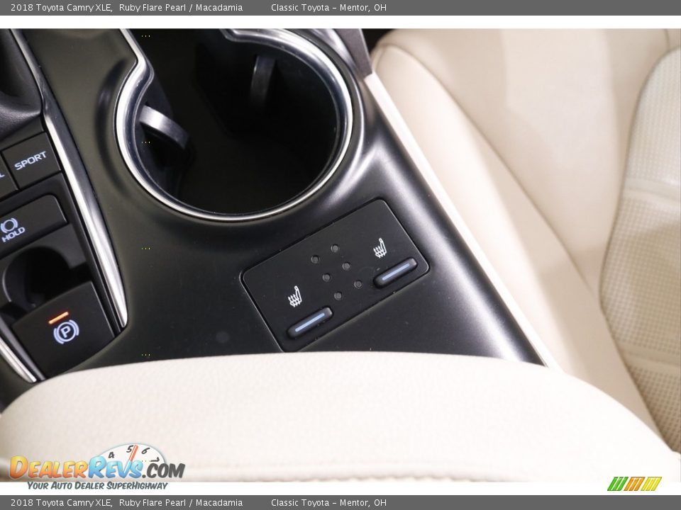 2018 Toyota Camry XLE Ruby Flare Pearl / Macadamia Photo #13