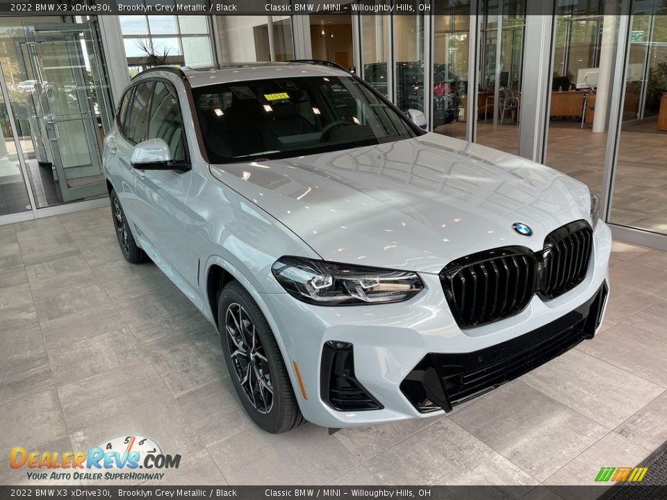 Front 3/4 View of 2022 BMW X3 xDrive30i Photo #1