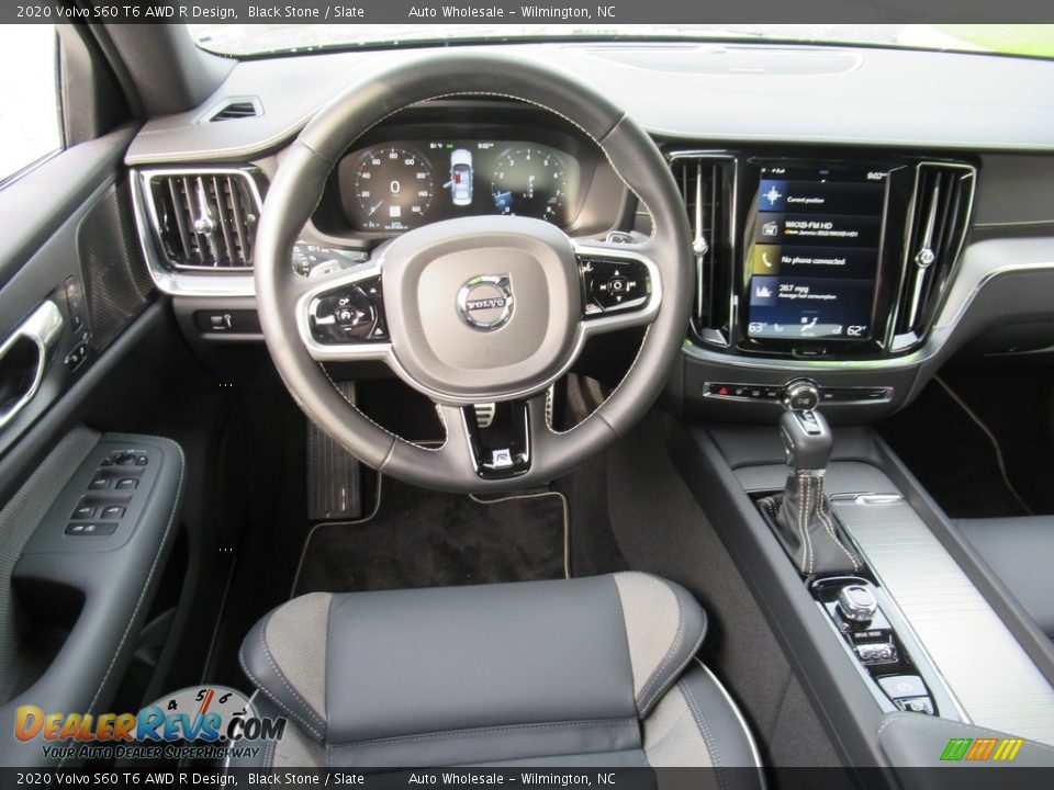 Dashboard of 2020 Volvo S60 T6 AWD R Design Photo #15