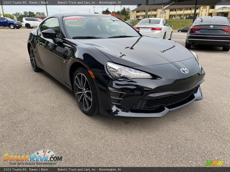 Front 3/4 View of 2020 Toyota 86  Photo #4