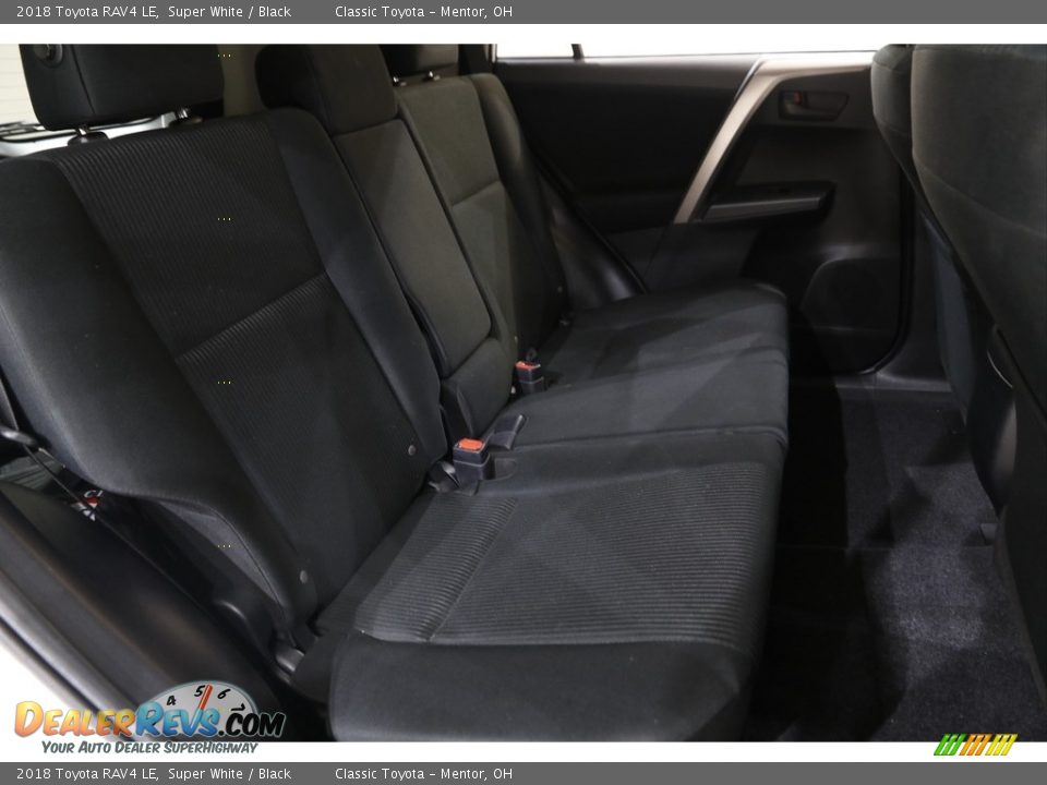 2018 Toyota RAV4 LE Super White / Black Photo #15