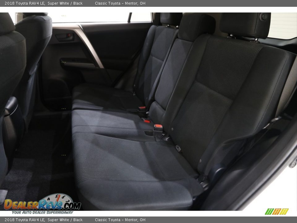2018 Toyota RAV4 LE Super White / Black Photo #16