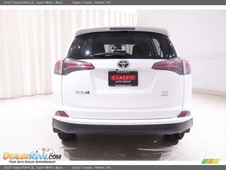 2018 Toyota RAV4 LE Super White / Black Photo #17