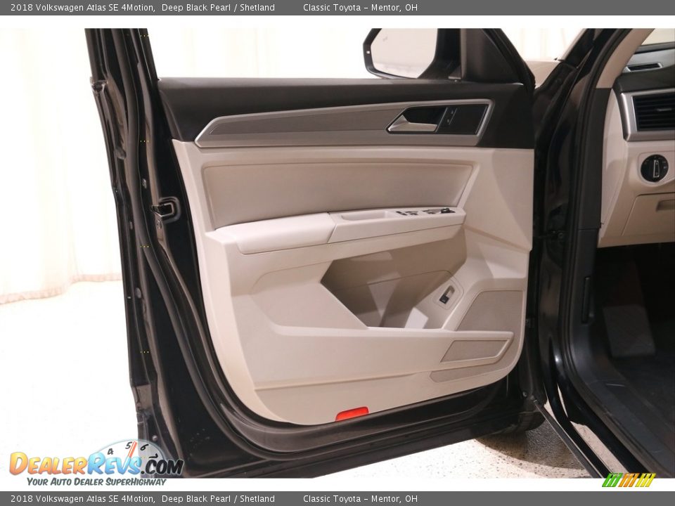 2018 Volkswagen Atlas SE 4Motion Deep Black Pearl / Shetland Photo #4