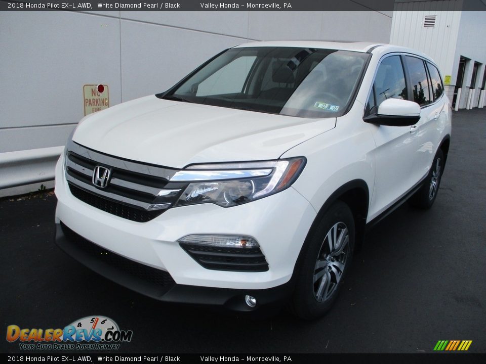 Front 3/4 View of 2018 Honda Pilot EX-L AWD Photo #9