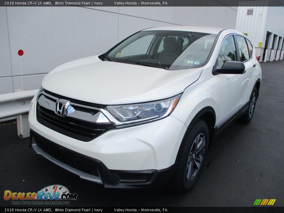 Front 3/4 View of 2018 Honda CR-V LX AWD Photo #8