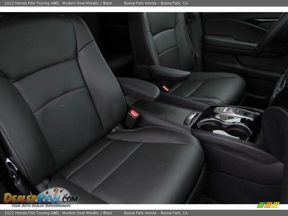 Front Seat of 2022 Honda Pilot Touring AWD Photo #33