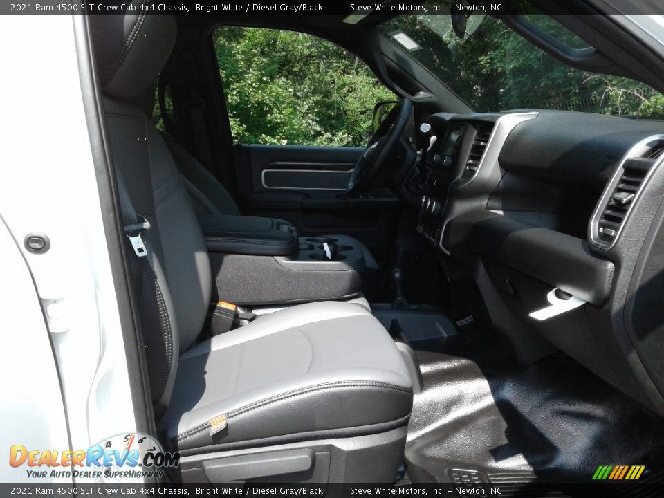 2021 Ram 4500 SLT Crew Cab 4x4 Chassis Bright White / Diesel Gray/Black Photo #16