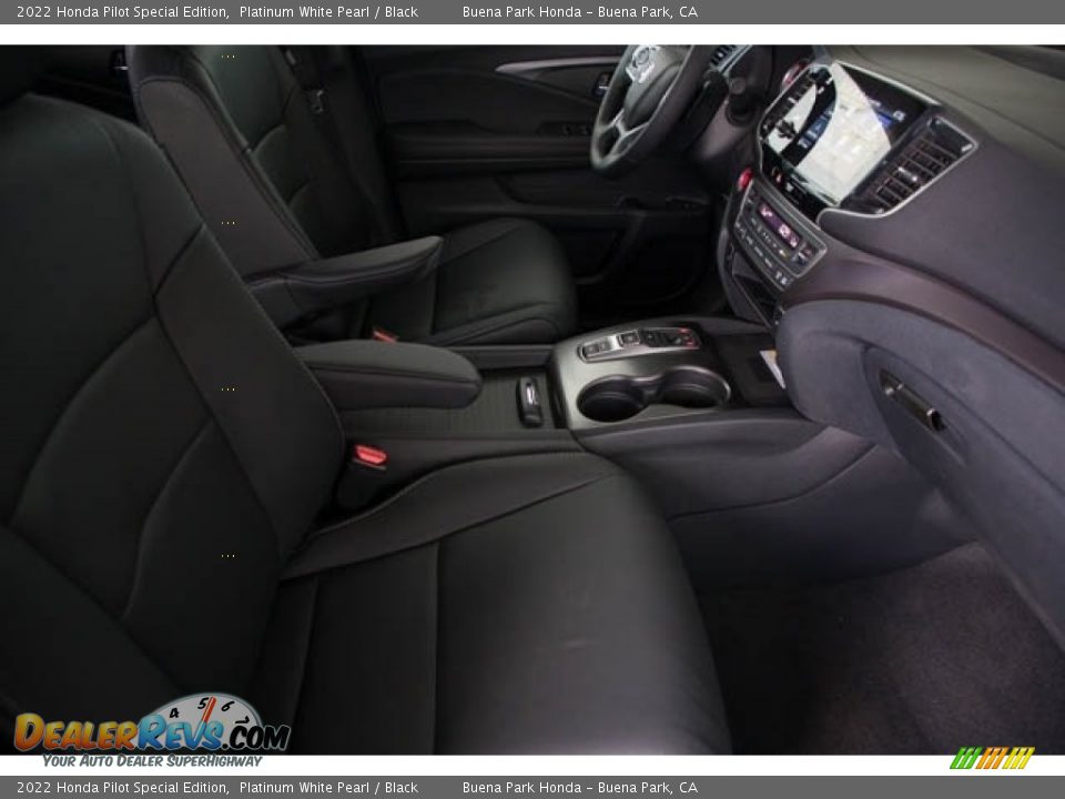 Front Seat of 2022 Honda Pilot Special Edition Photo #32