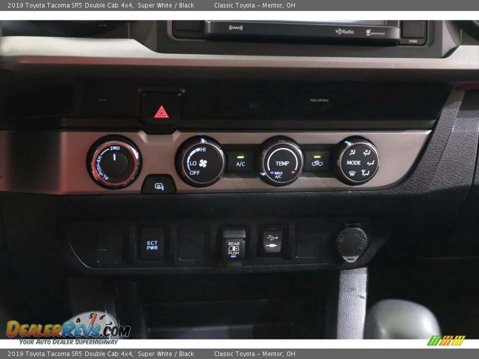 2019 Toyota Tacoma SR5 Double Cab 4x4 Super White / Black Photo #12