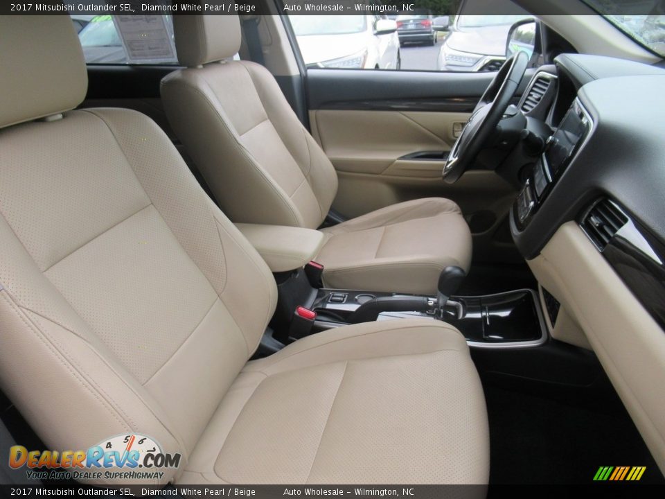 Front Seat of 2017 Mitsubishi Outlander SEL Photo #13