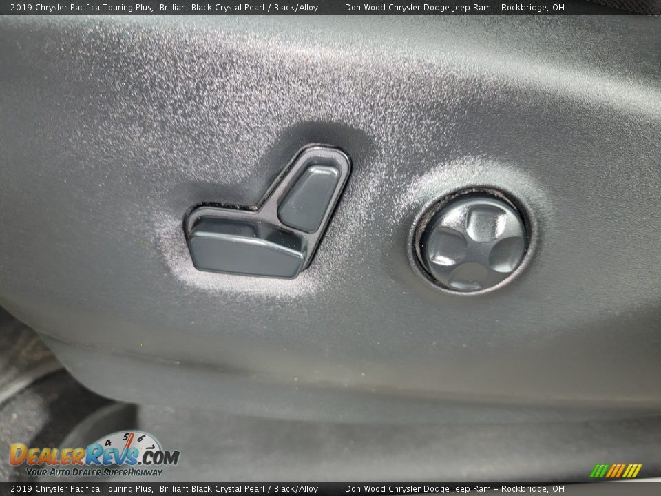 2019 Chrysler Pacifica Touring Plus Brilliant Black Crystal Pearl / Black/Alloy Photo #17
